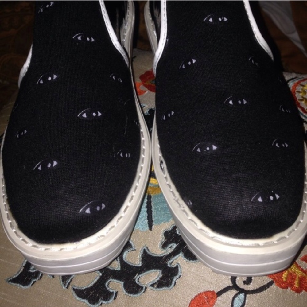 Eyeball creepers (black)